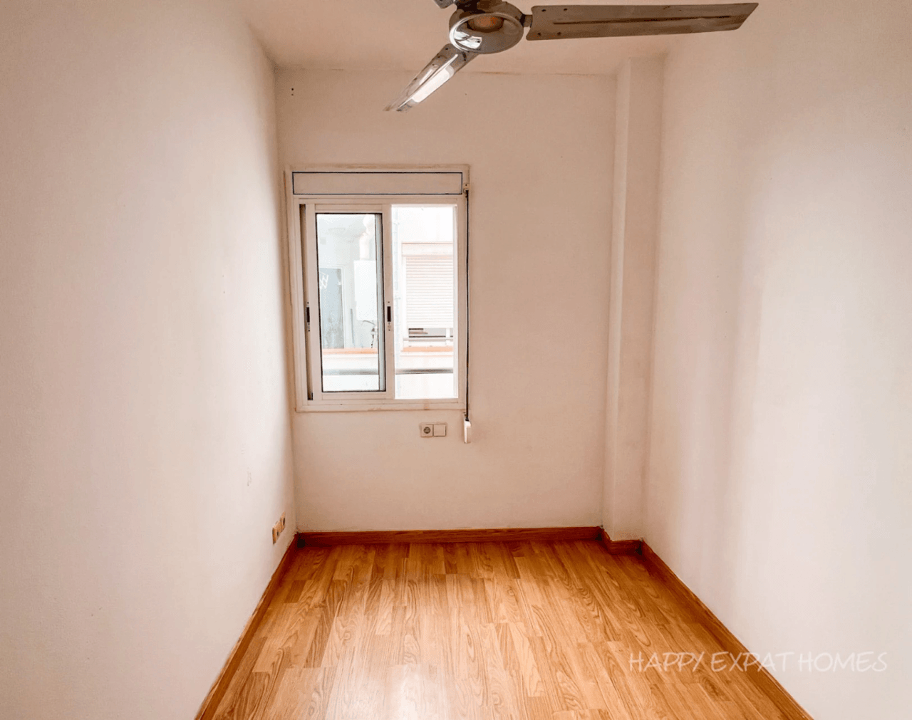 Bright 2-bedroom apartment with a large terrace.