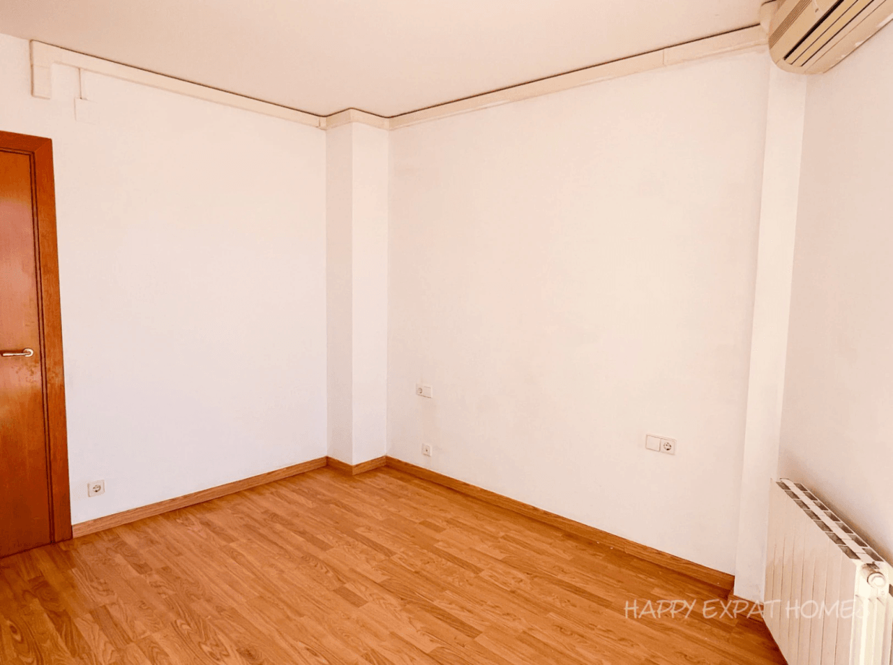 Bright 2-bedroom apartment with a large terrace.
