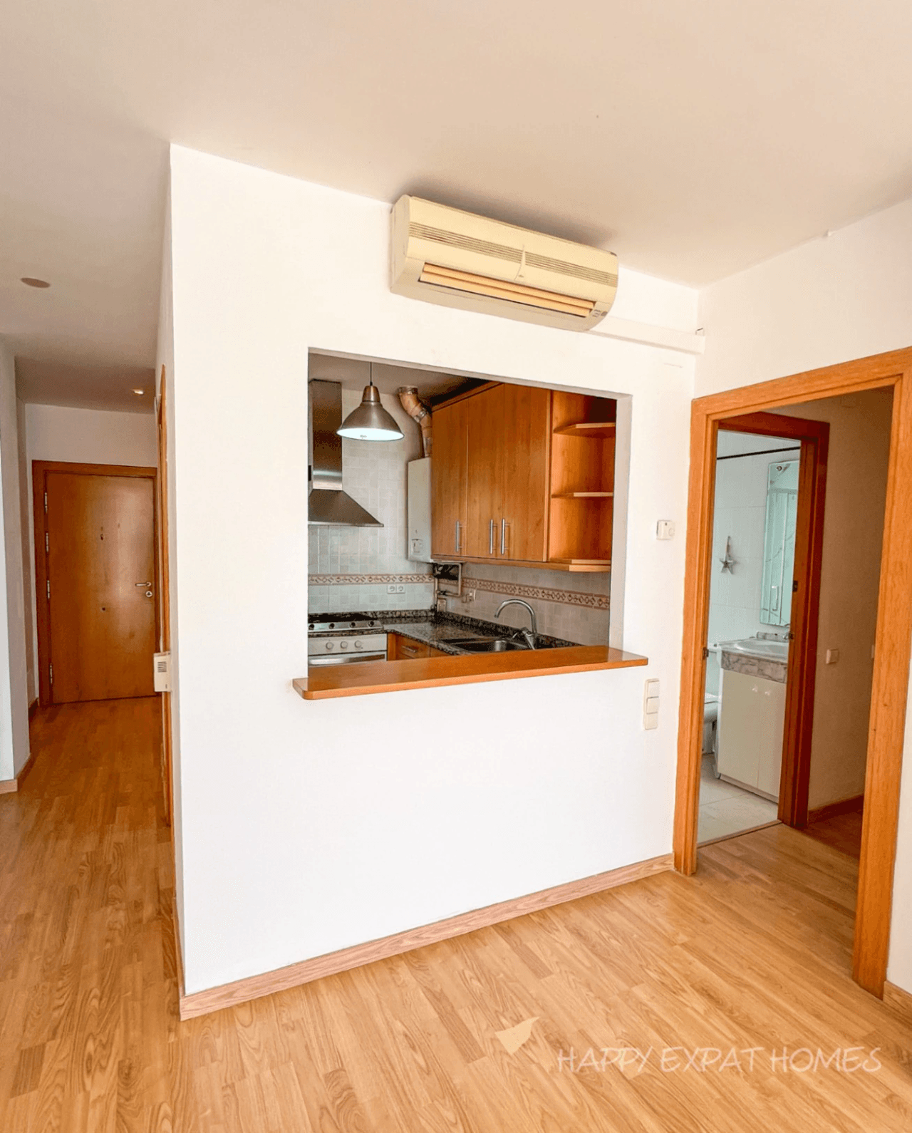 Bright 2-bedroom apartment with a large terrace.