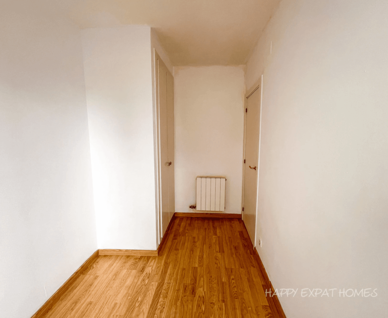 Bright 2-bedroom apartment with a large terrace.