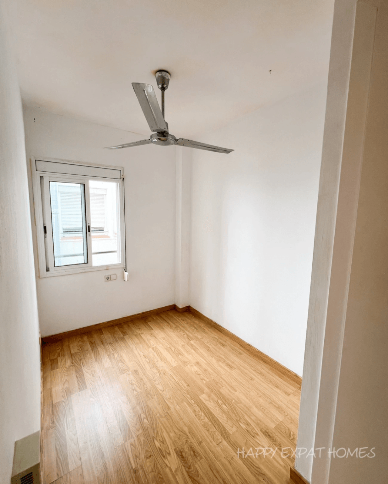 Bright 2-bedroom apartment with a large terrace.