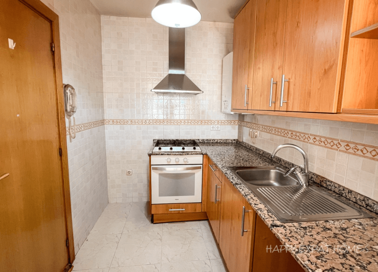 Bright 2-bedroom apartment with a large terrace.