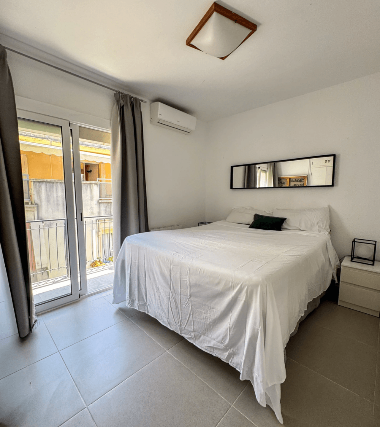 Bright & Quiet Apartment in the Heart of Town