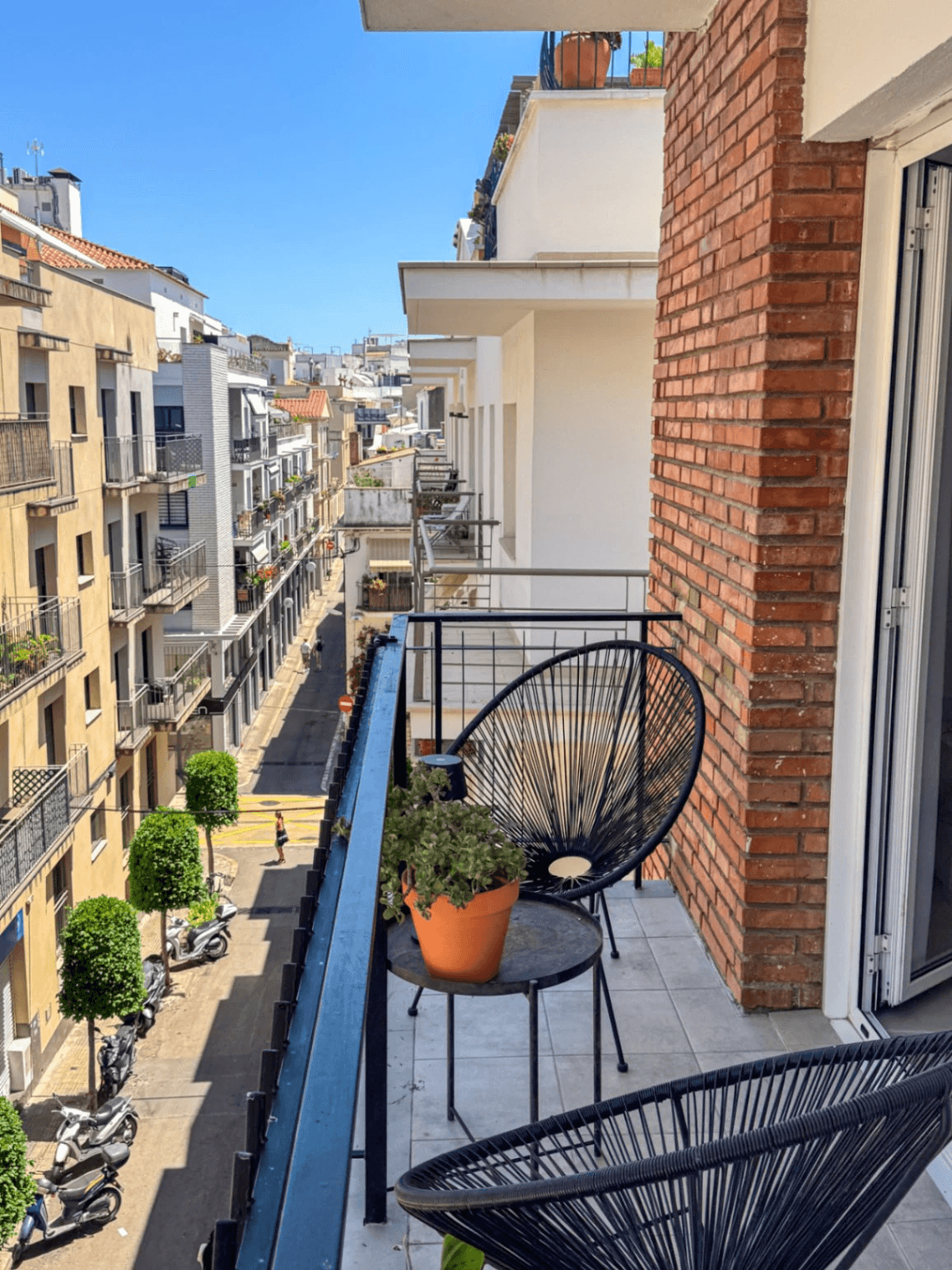 Bright & Quiet Apartment in the Heart of Town