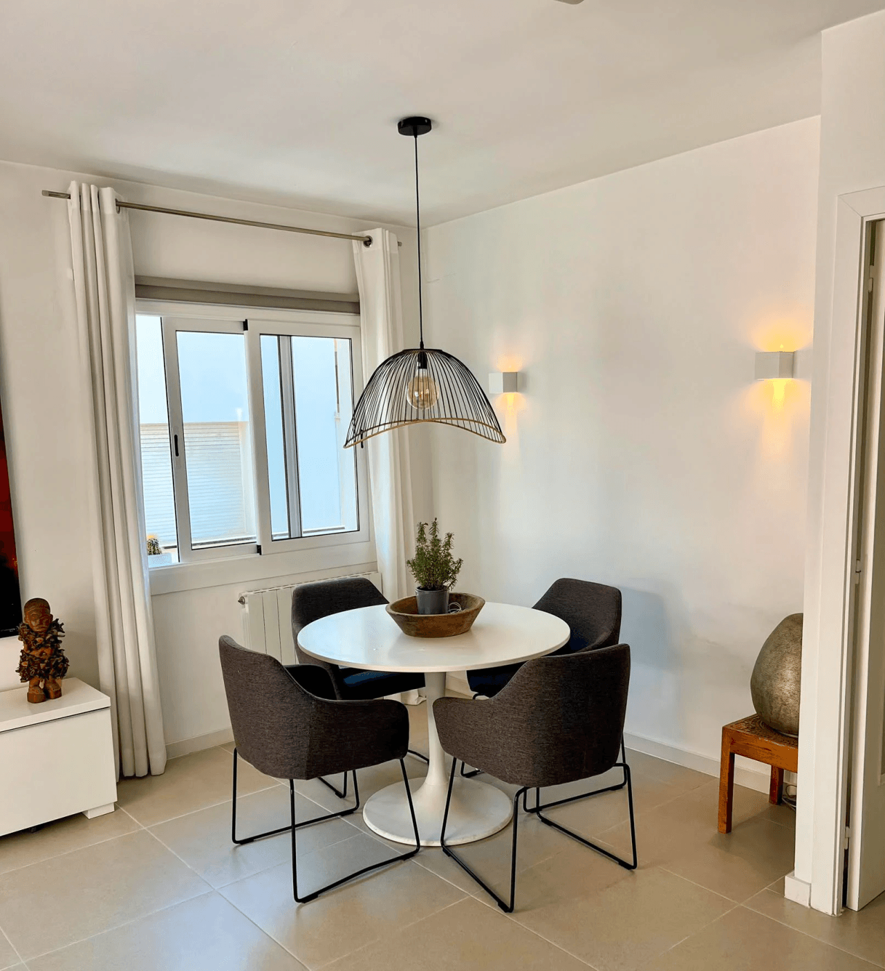 Bright & Quiet Apartment in the Heart of Town