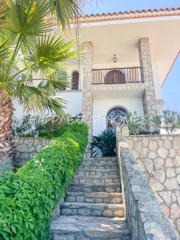 Espaciosa villa con vistas al mar en Sitges con infinitas posibilidades