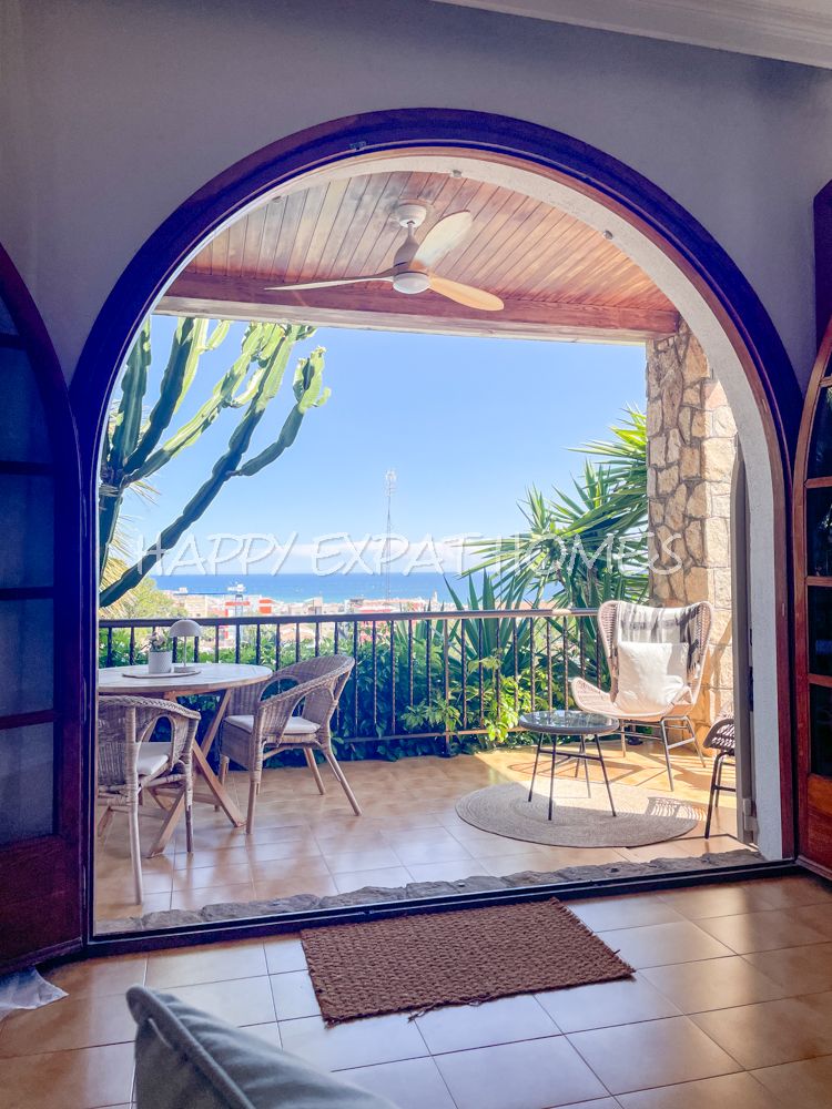 Espaciosa villa con vistas al mar en Sitges con infinitas posibilidades