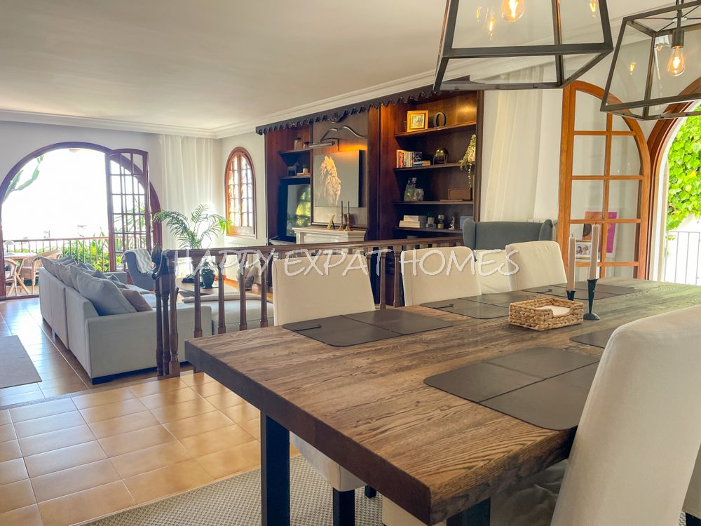 Geräumige Villa mit Meerblick in Sitges mit endlosen Möglichkeiten