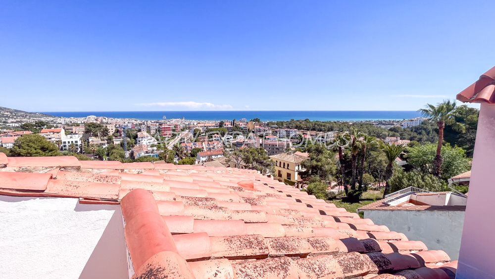 Spaziosa villa vista mare a Sitges con infinite possibilità